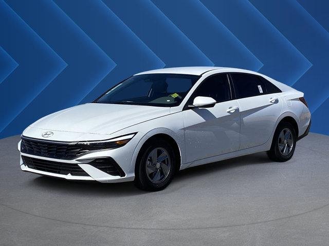 New 2026 Serenity White Hyundai SE image 7