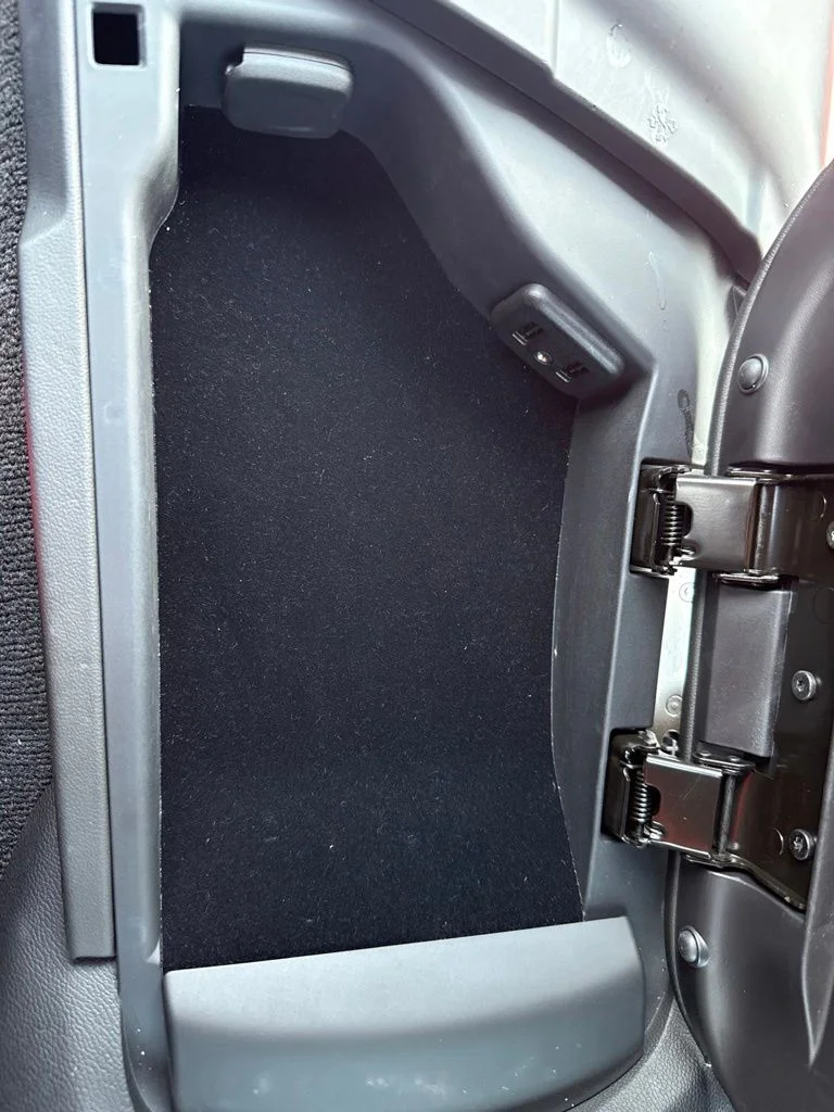 Used 2019 White Chevrolet Stingray image 21