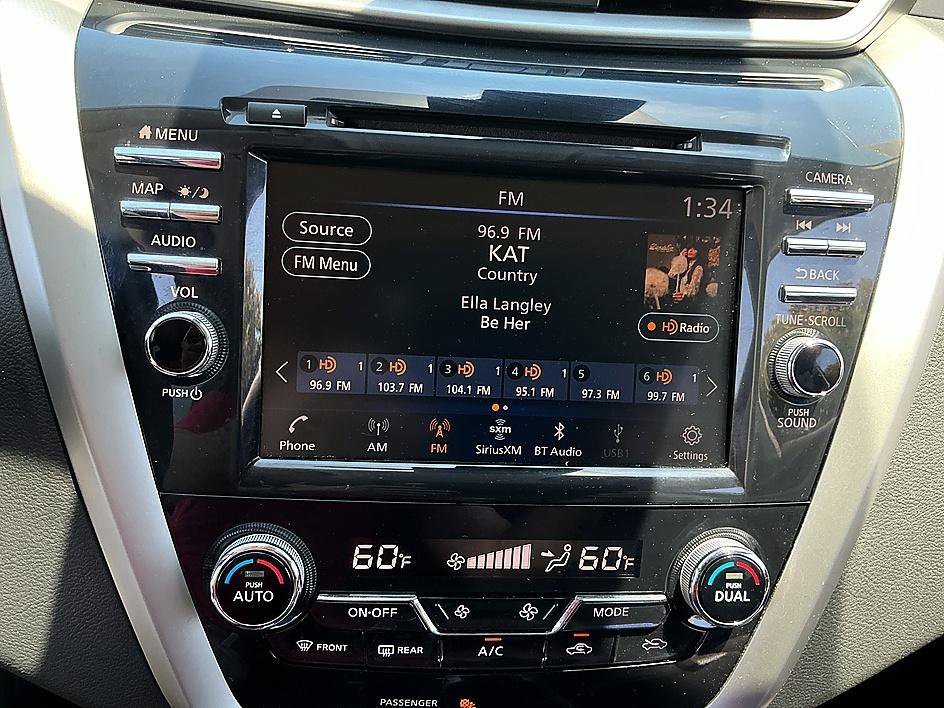 Used 2019 Pearl White Tricoat Nissan SL image 19