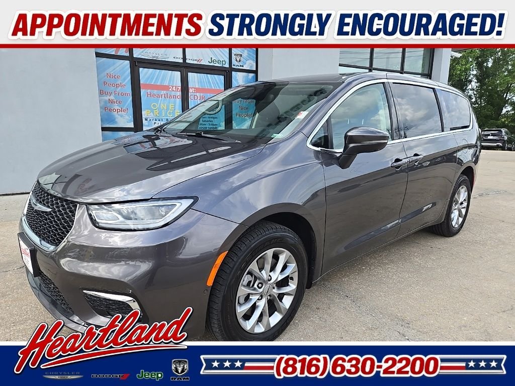Used 2023 Chrysler Pacifica Touring L with VIN 2C4RC3BG8PR556325 for sale in Kansas City