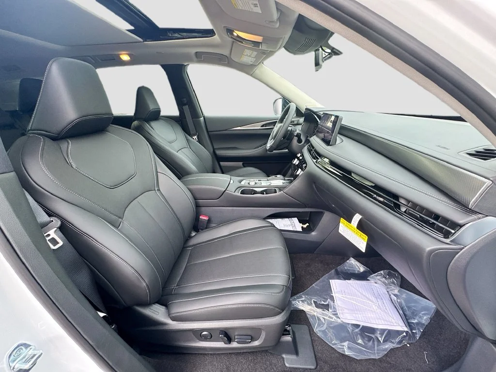 New 2027 RADIANT WHITE INFINITI Luxe FWD image 31
