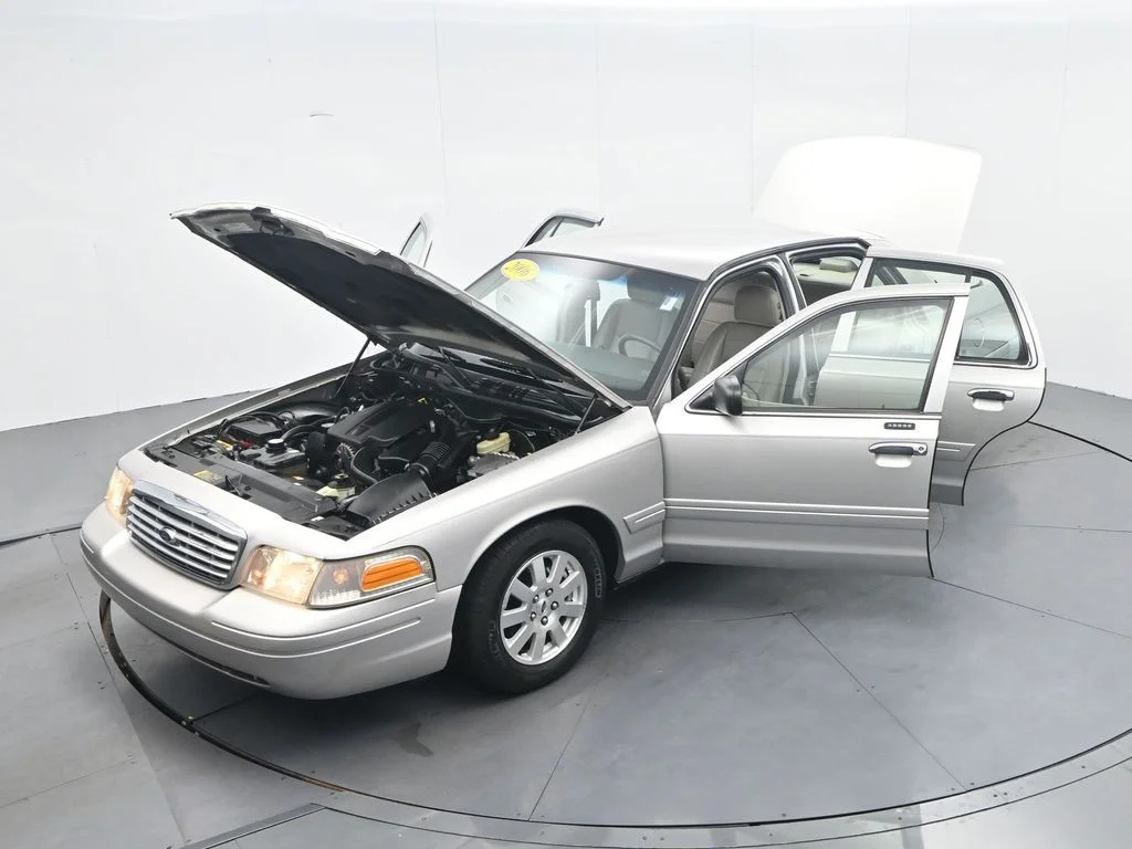Used 2006 Silver Ford LX image 41