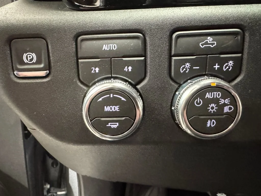 New 2026 Sterling Metallic GMC Elevation image 18