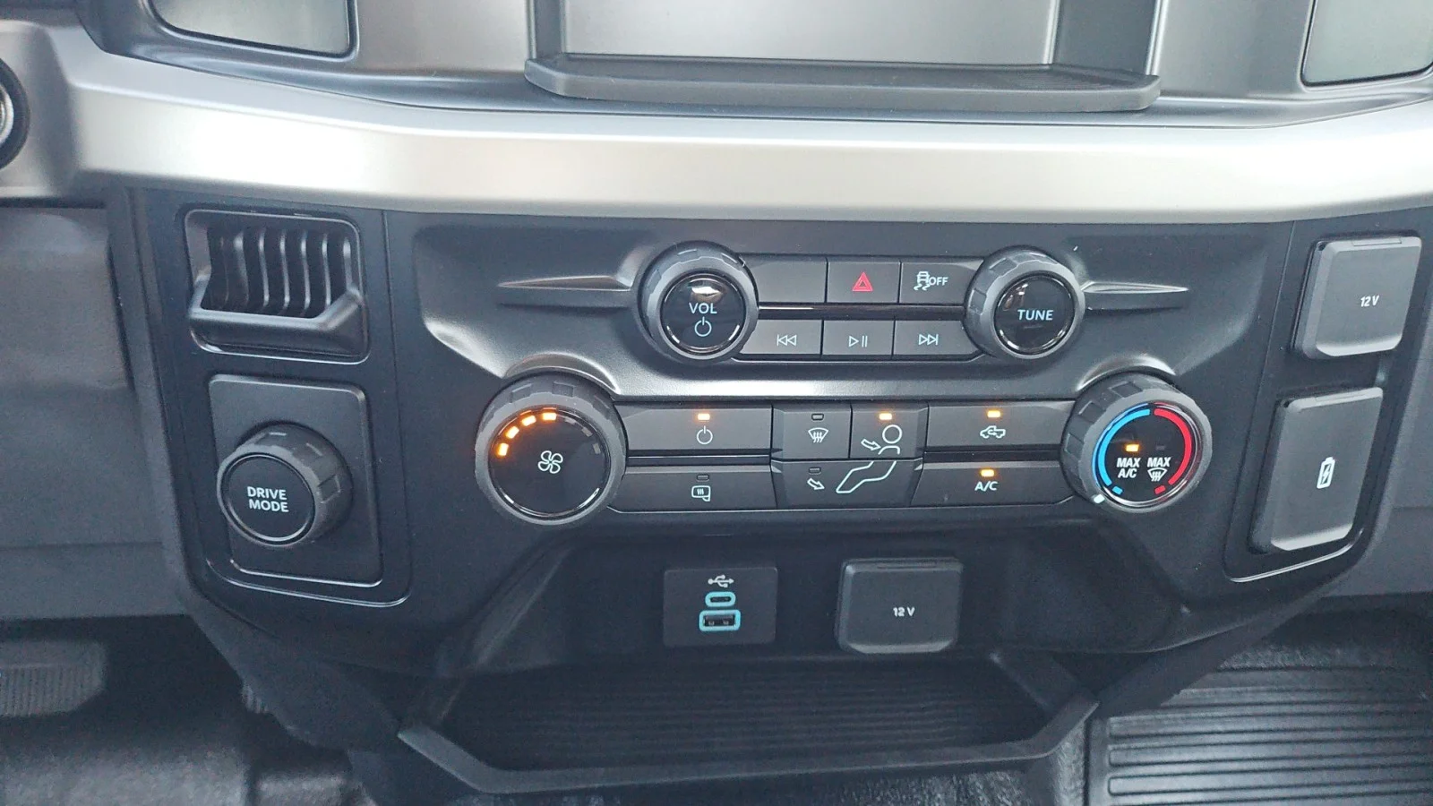 New 2027 Oxford White Ford XL image 20
