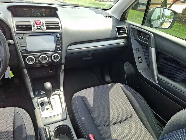 Used 2018 Black Subaru 2.5i Premium image 16
