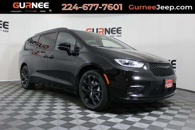 2026 Chrysler Pacifica Select's photo