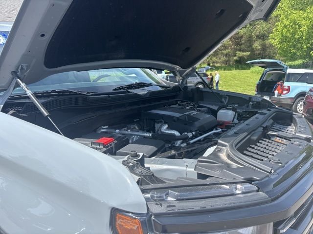 Used 2024 Gray Chevrolet ZR2 image 33