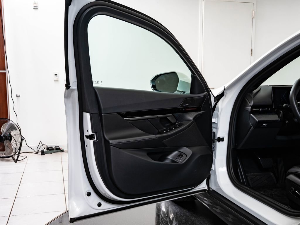Used 2025 Mineral White Metallic BMW 530i xDrive image 28