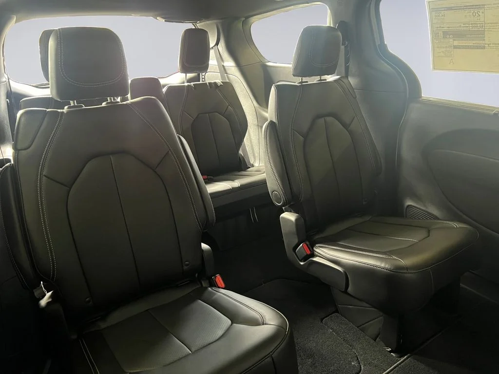 2026 Chrysler Pacifica Select - Photo 18