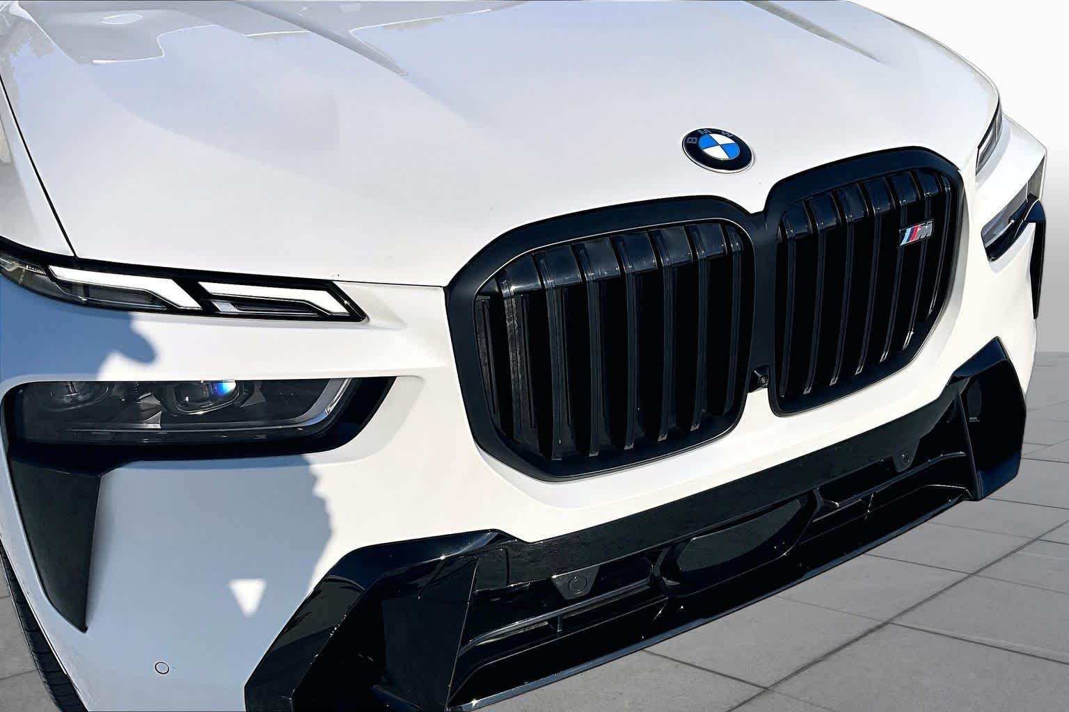 Used 2025 Mineral White Metallic BMW M60i image 30