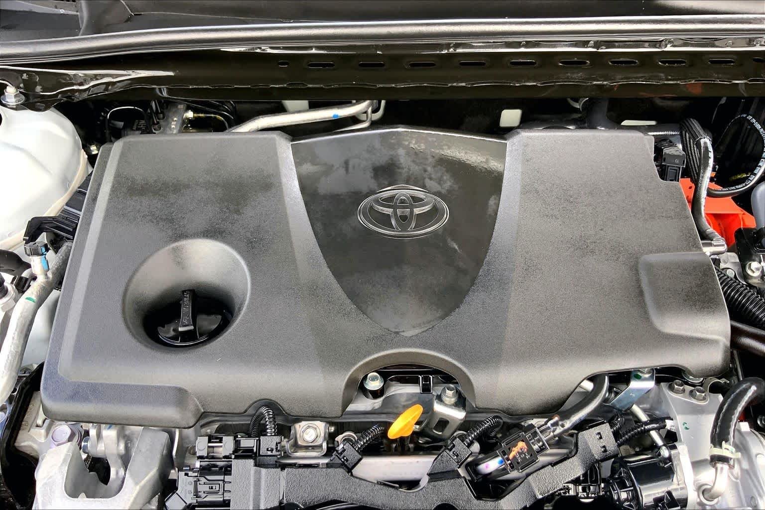 Used 2025 Ice Cap Toyota SE image 32