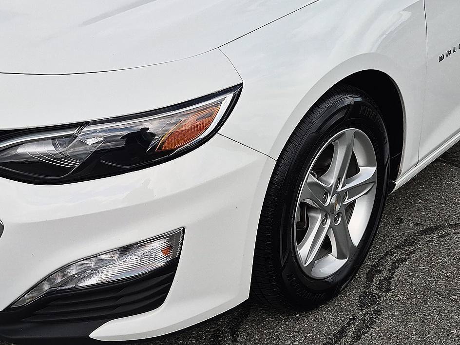 Used 2024 Summit White Chevrolet LT image 9