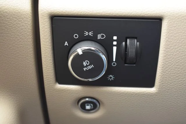 Used 2016 White Jeep Overland image 28