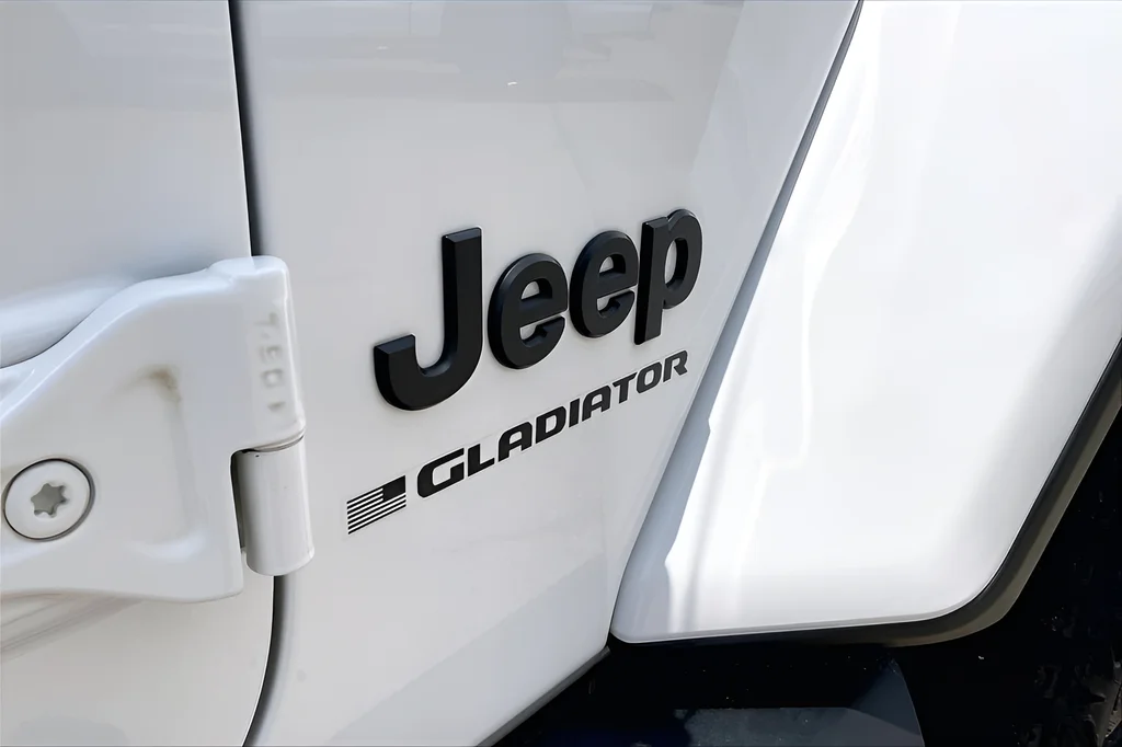 Used 2023 White Jeep Texas Trail image 21