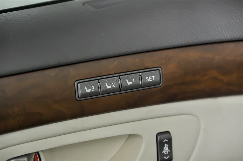 Used 2012 Obsidian Lexus  image 13