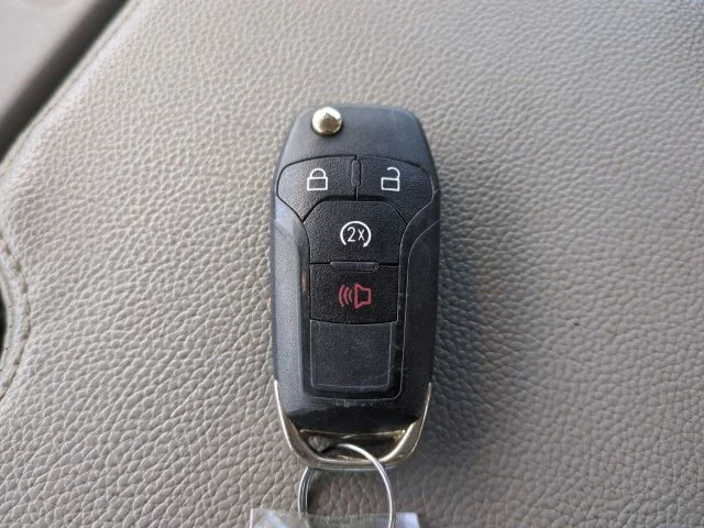 Used 2016 White Ford XLT image 27