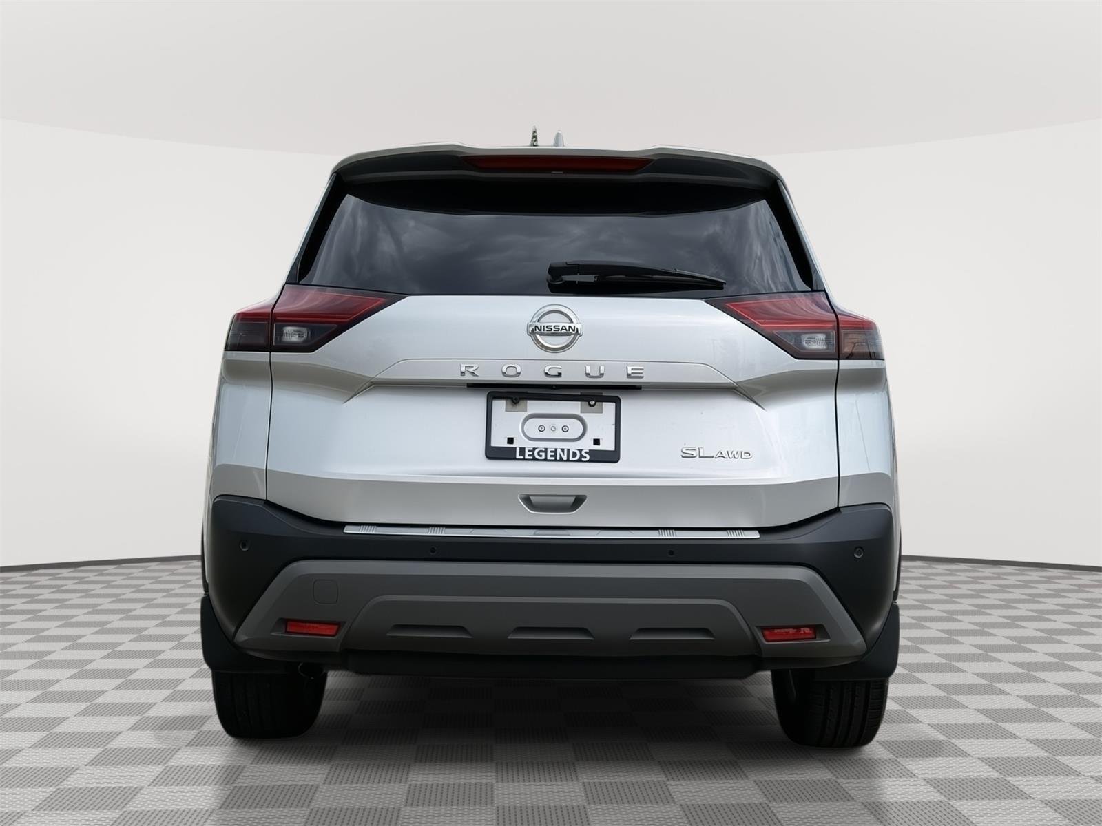 Used 2021 Brilliant Silver Metallic Nissan SL image 5