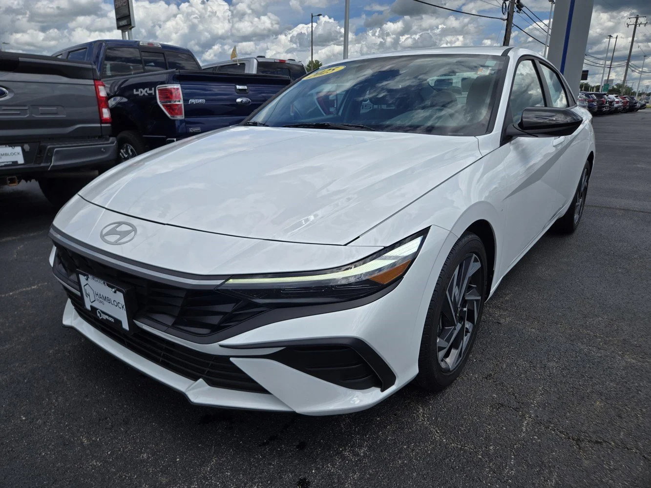 Used 2025 Serenity White Hyundai SEL Sport image 4