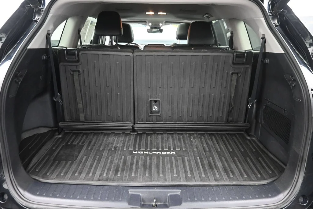 Certified Used 2020 Black Toyota XLE image 12