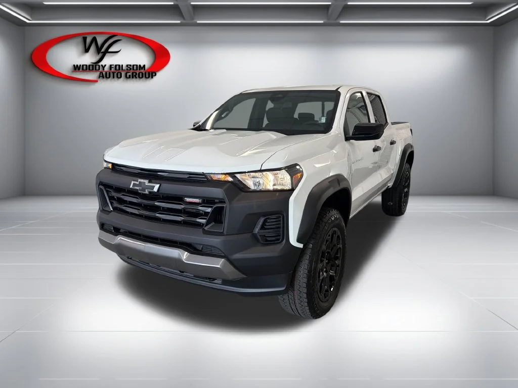 New 2026 Summit White Chevrolet Trail Boss image 3