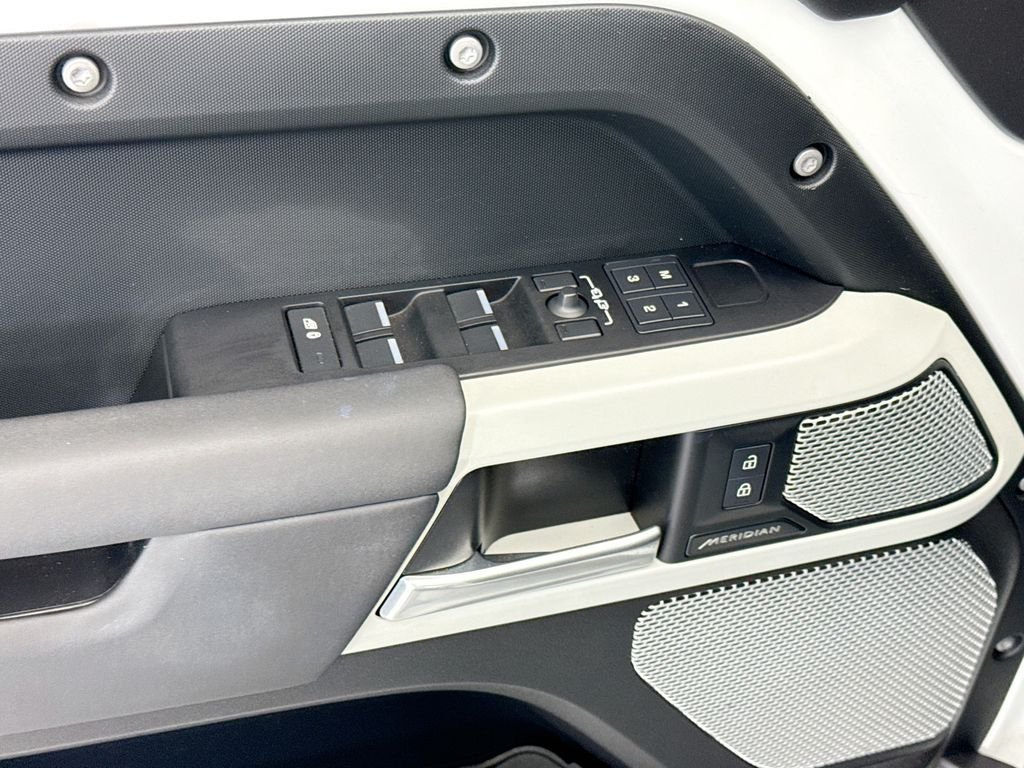 Used 2024 Fuji White Land Rover S image 22