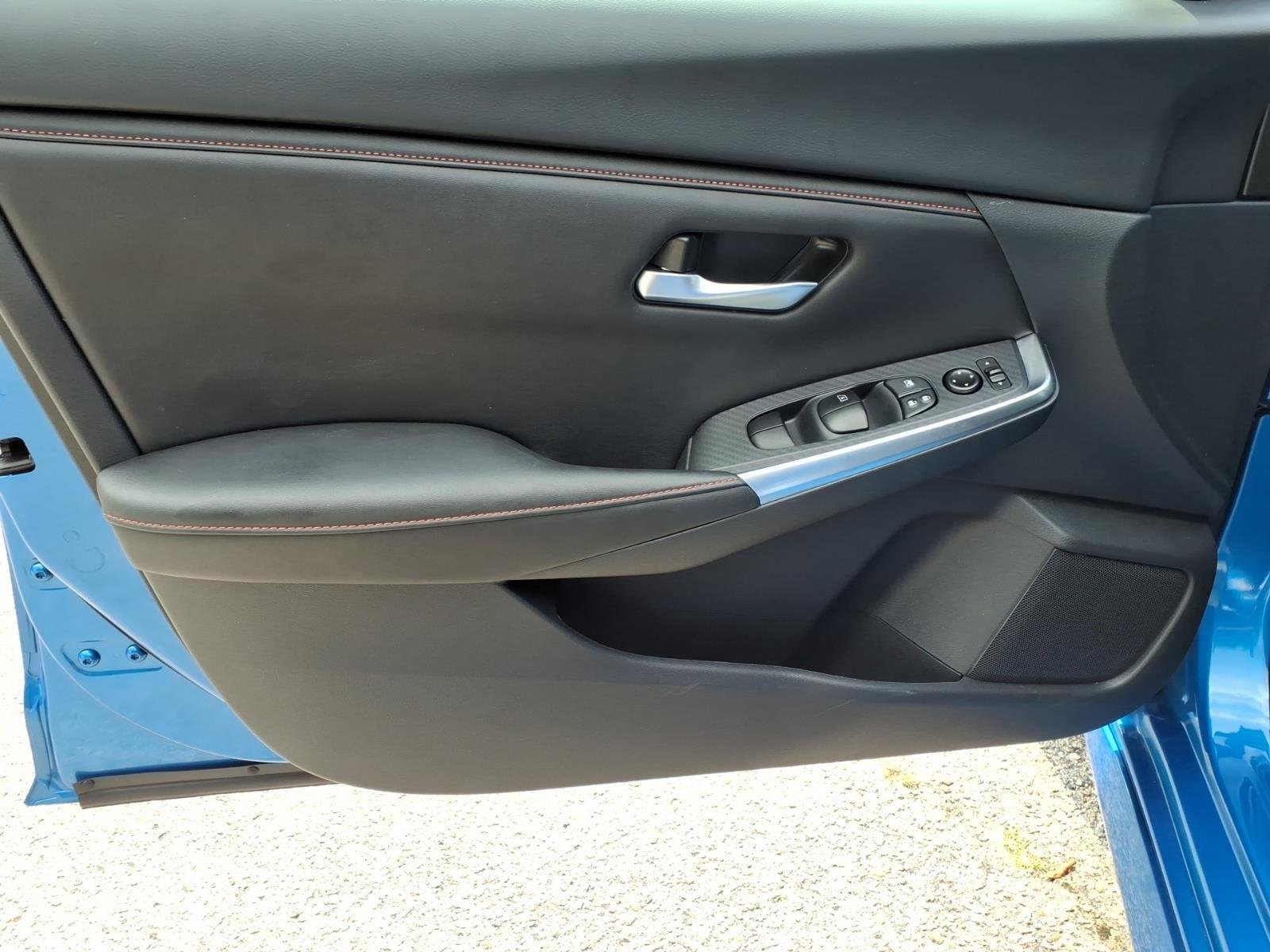 Used 2025 Electric Blue Metallic Nissan SR image 22