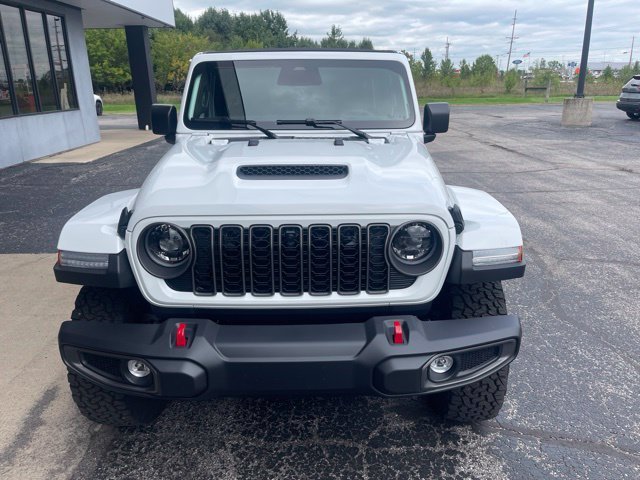 New 2026 Bright White Clear-Coat Exterior Paint Jeep Rubicon image 3