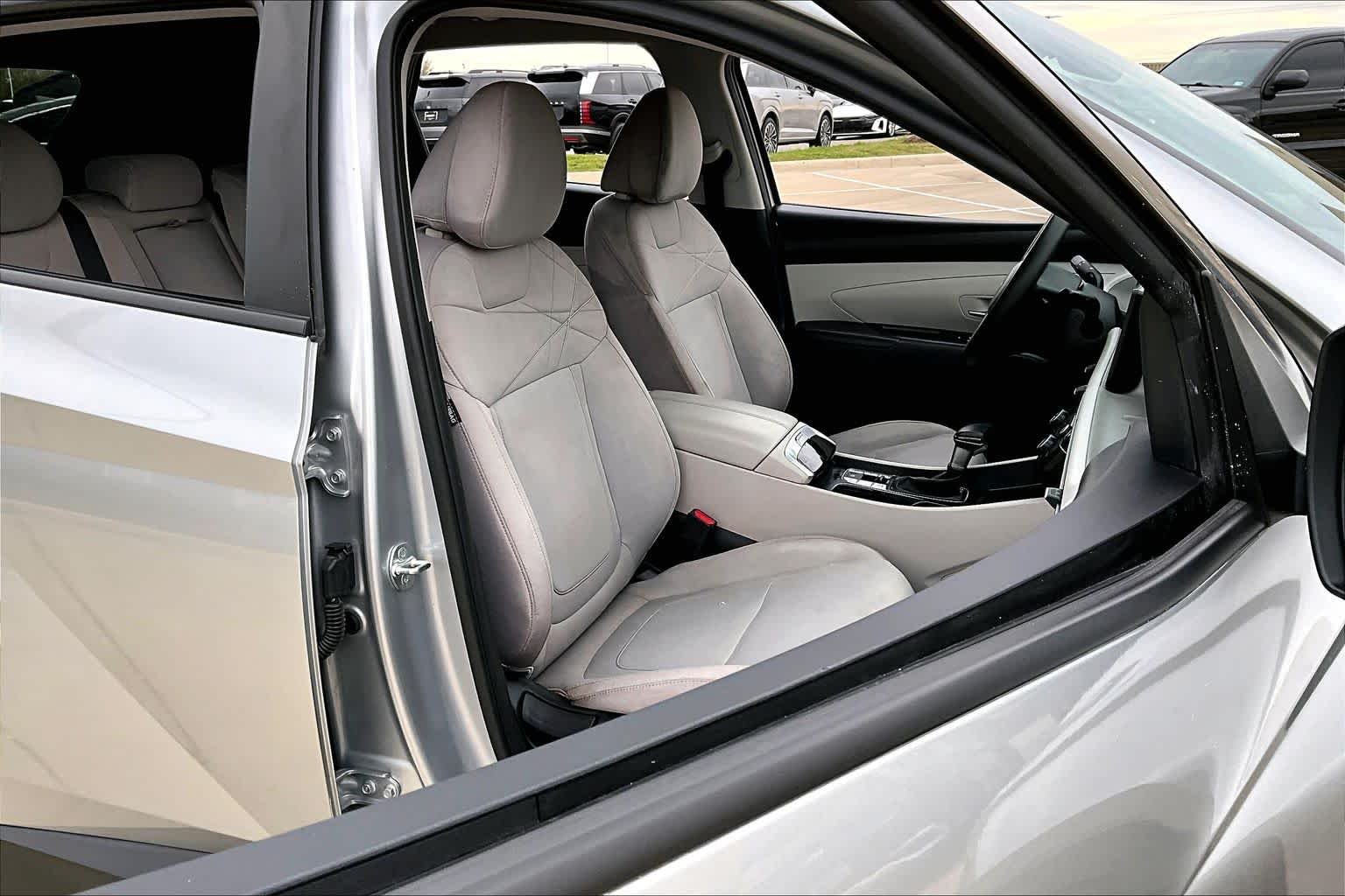 Used 2025 Shimmering Silver Hyundai SE image 9
