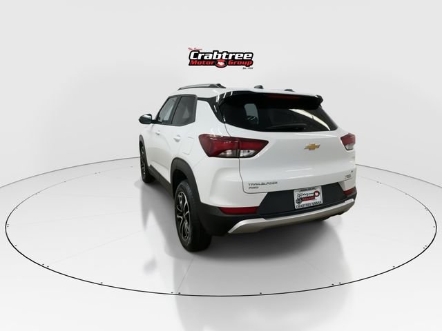 Used 2025 White Chevrolet LT image 6