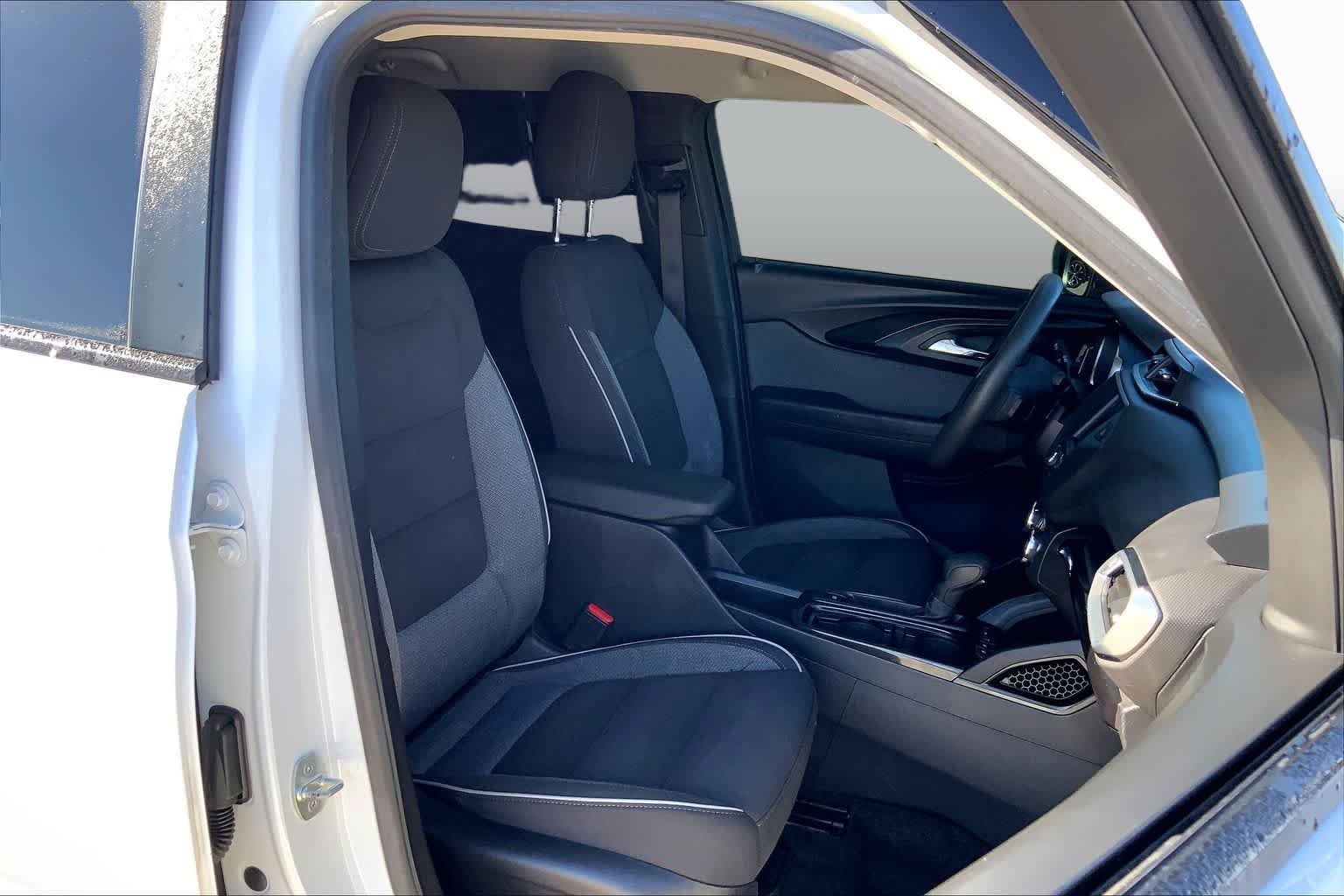 Used 2022 Summit White Chevrolet LT image 9