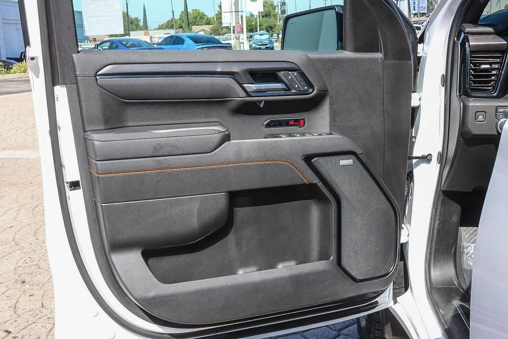Used 2025 White GMC AT4 image 25