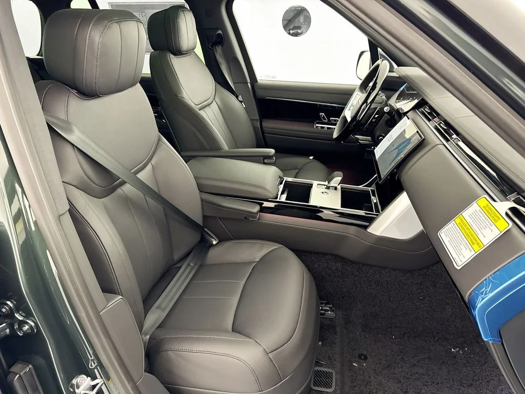 New 2026 Belgravia Green Land Rover SE image 29