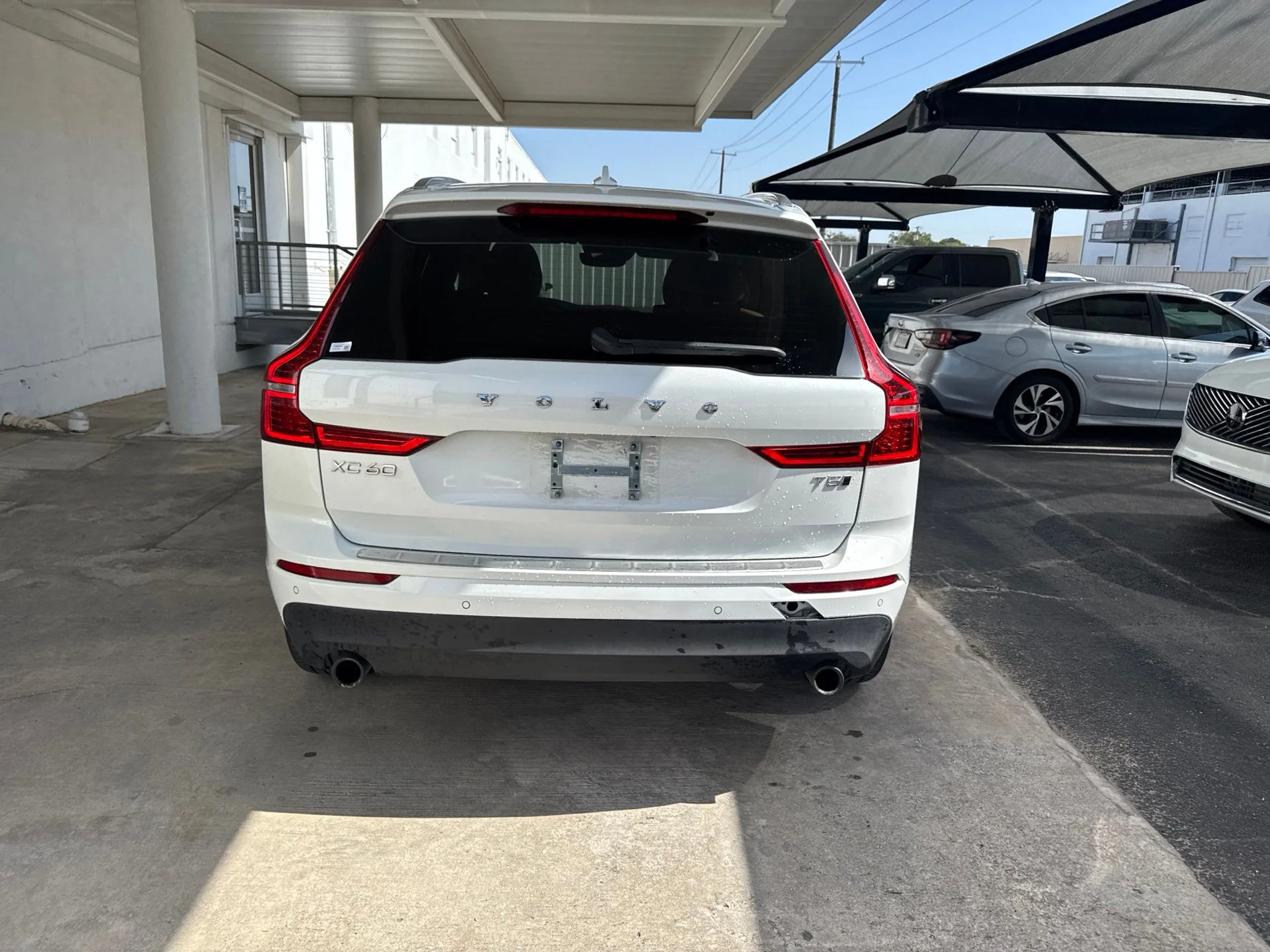 Used 2020 White Volvo T5 Momentum image 6