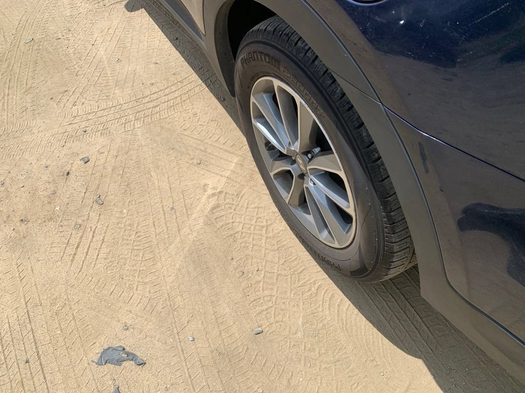 Used 2018 Storm Blue Hyundai SE image 8