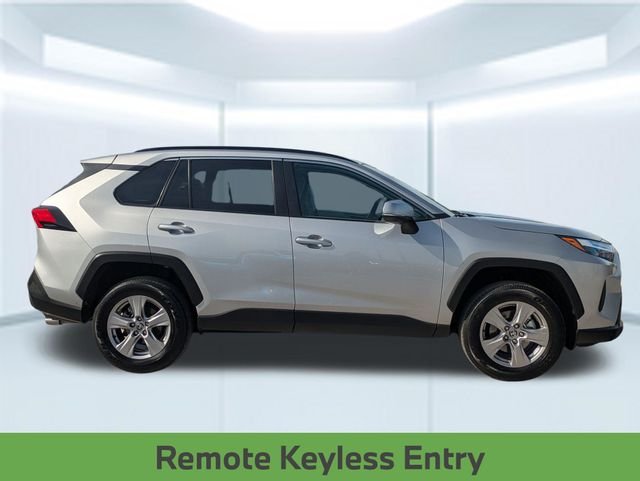 Used 2025 Silver Sky Metallic Toyota XLE image 8