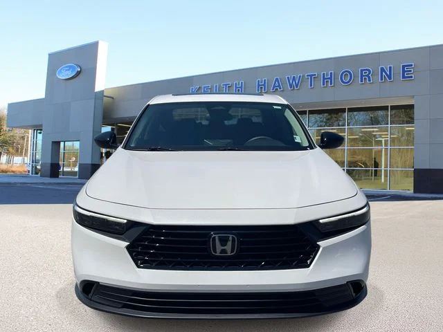 Certified Used 2025 Platinum White Pearl Honda SE image 2