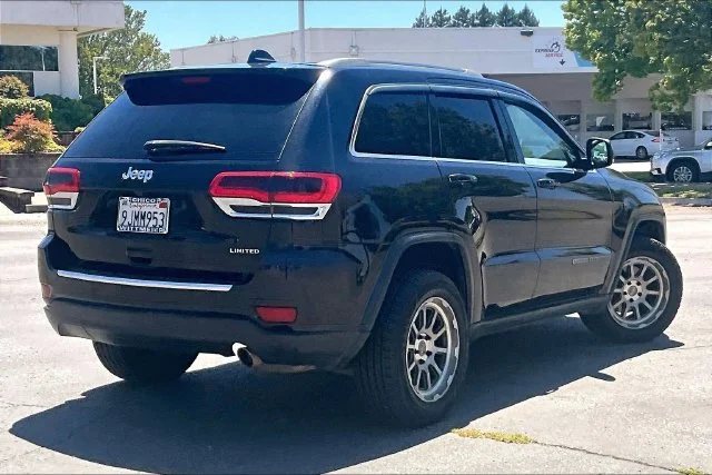 Used 2019 Diamond Black Jeep Limited image 13