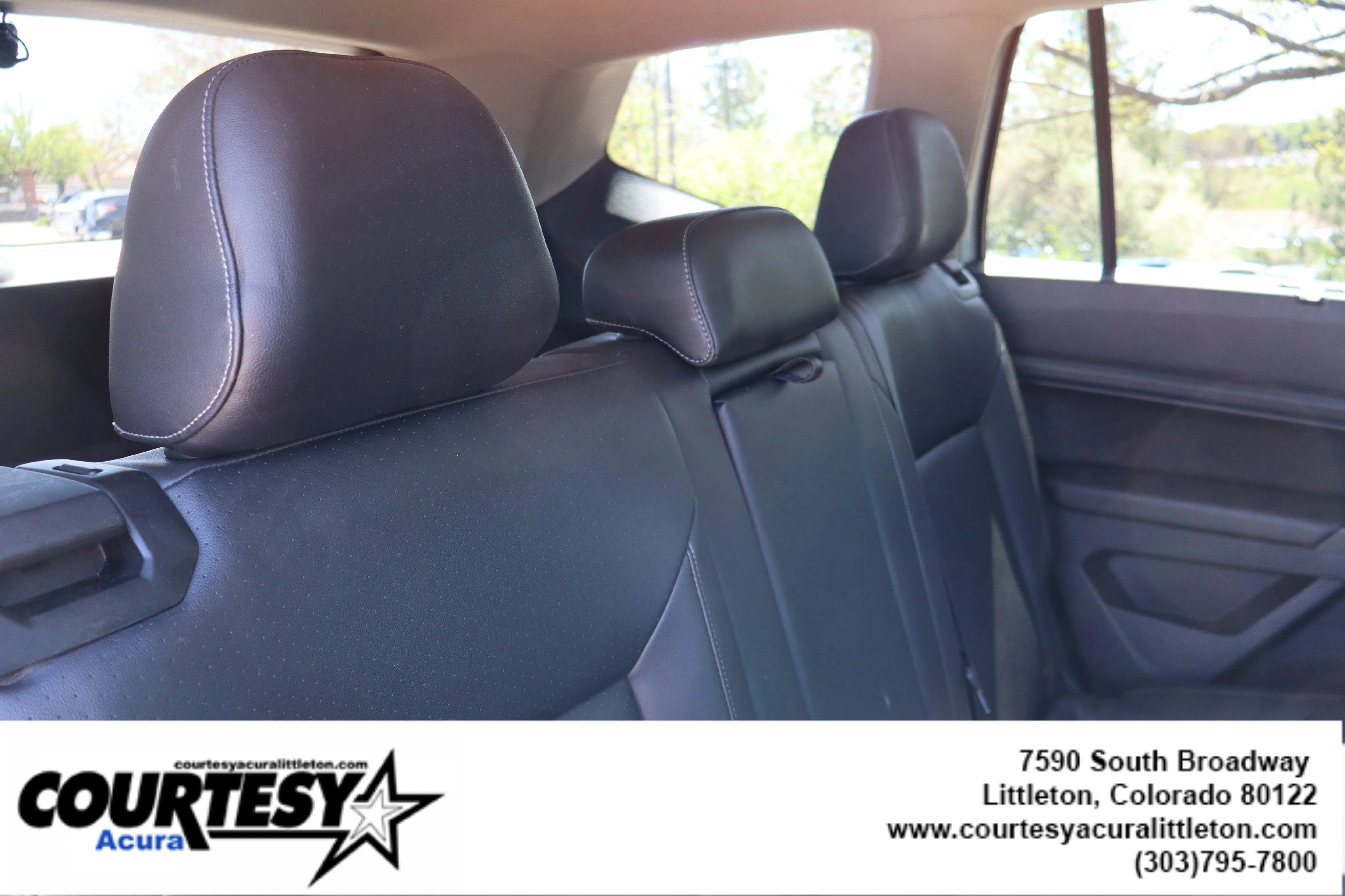 Used 2018 Silver Volkswagen 3.6L V6 SEL image 28