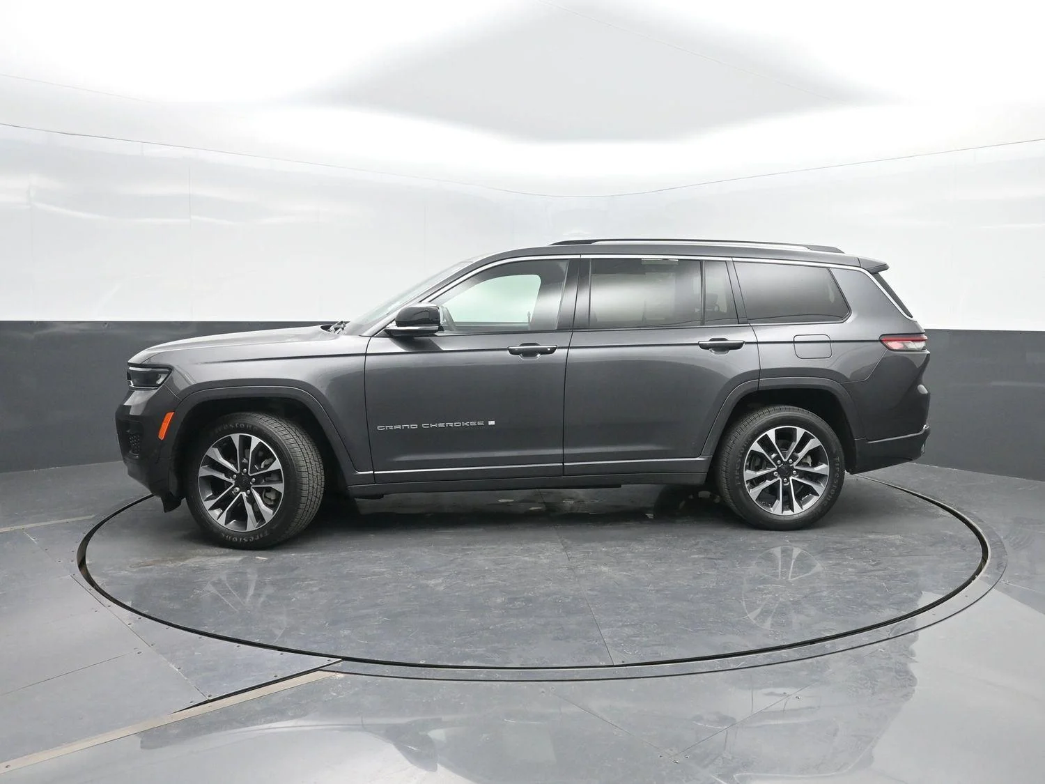 2021 Jeep Grand Cherokee L Overland's photo