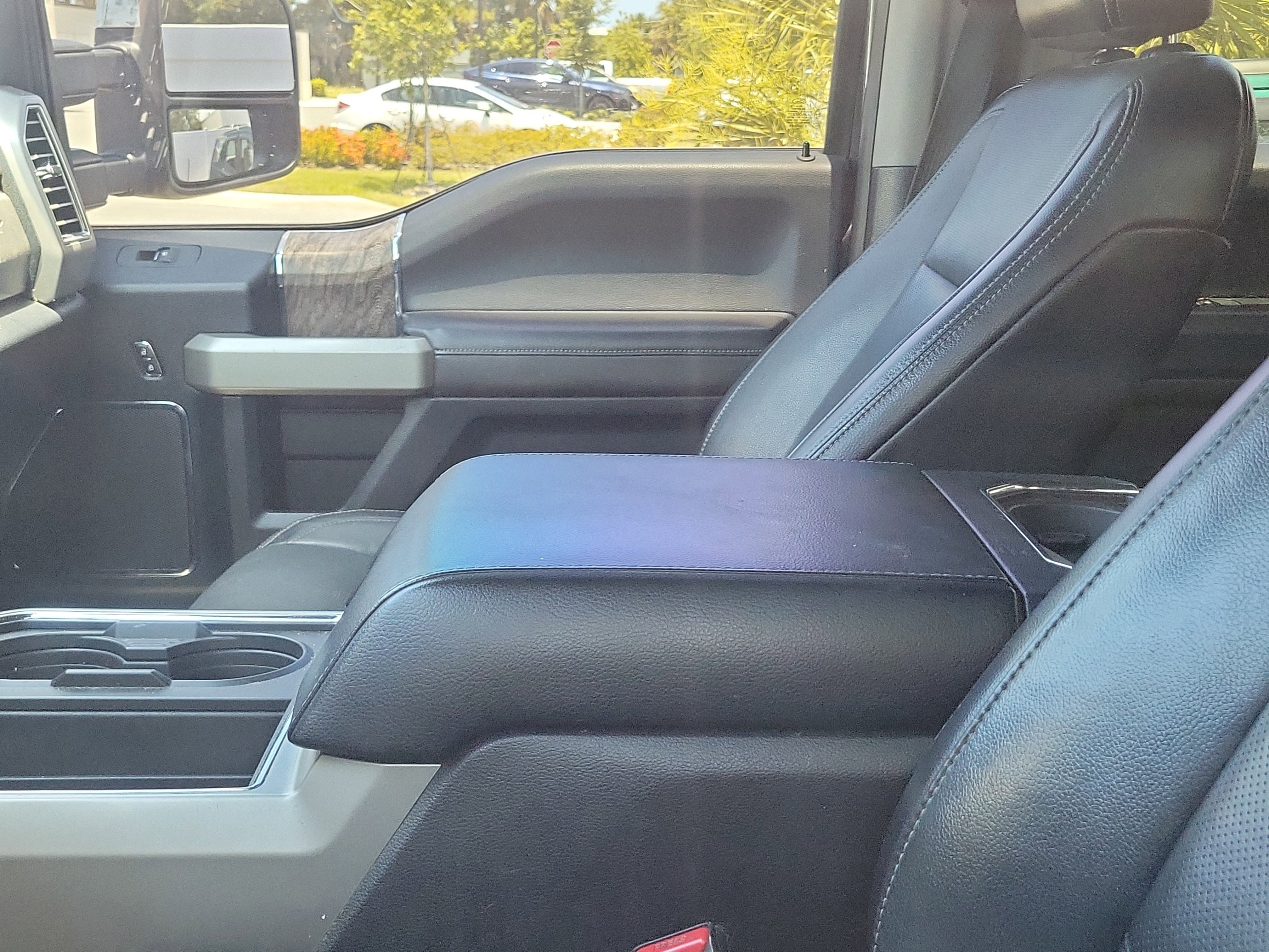 Used 2017 Magnetic Ford Lariat image 8