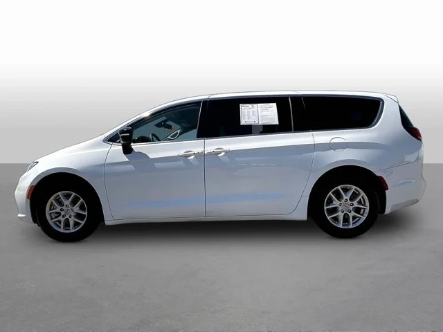 Used 2024 White Chrysler Touring L image 4