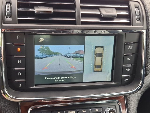 Used 2019 Red Lincoln Reserve image 21