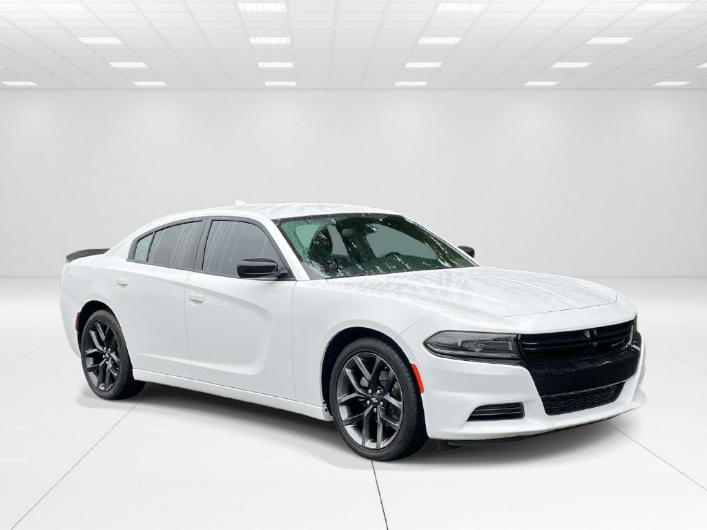 Used 2023 White Dodge SXT image 1