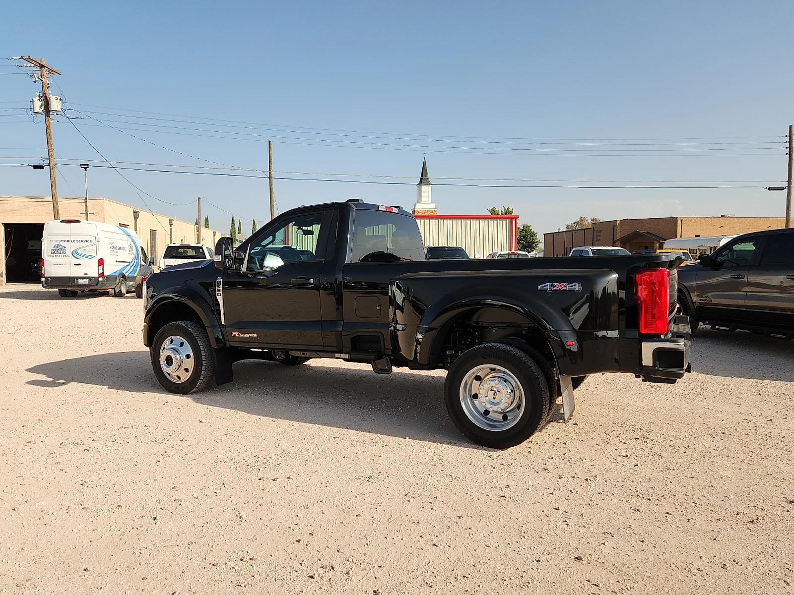 New 2027 Agate Black Metallic Ford XLT image 4