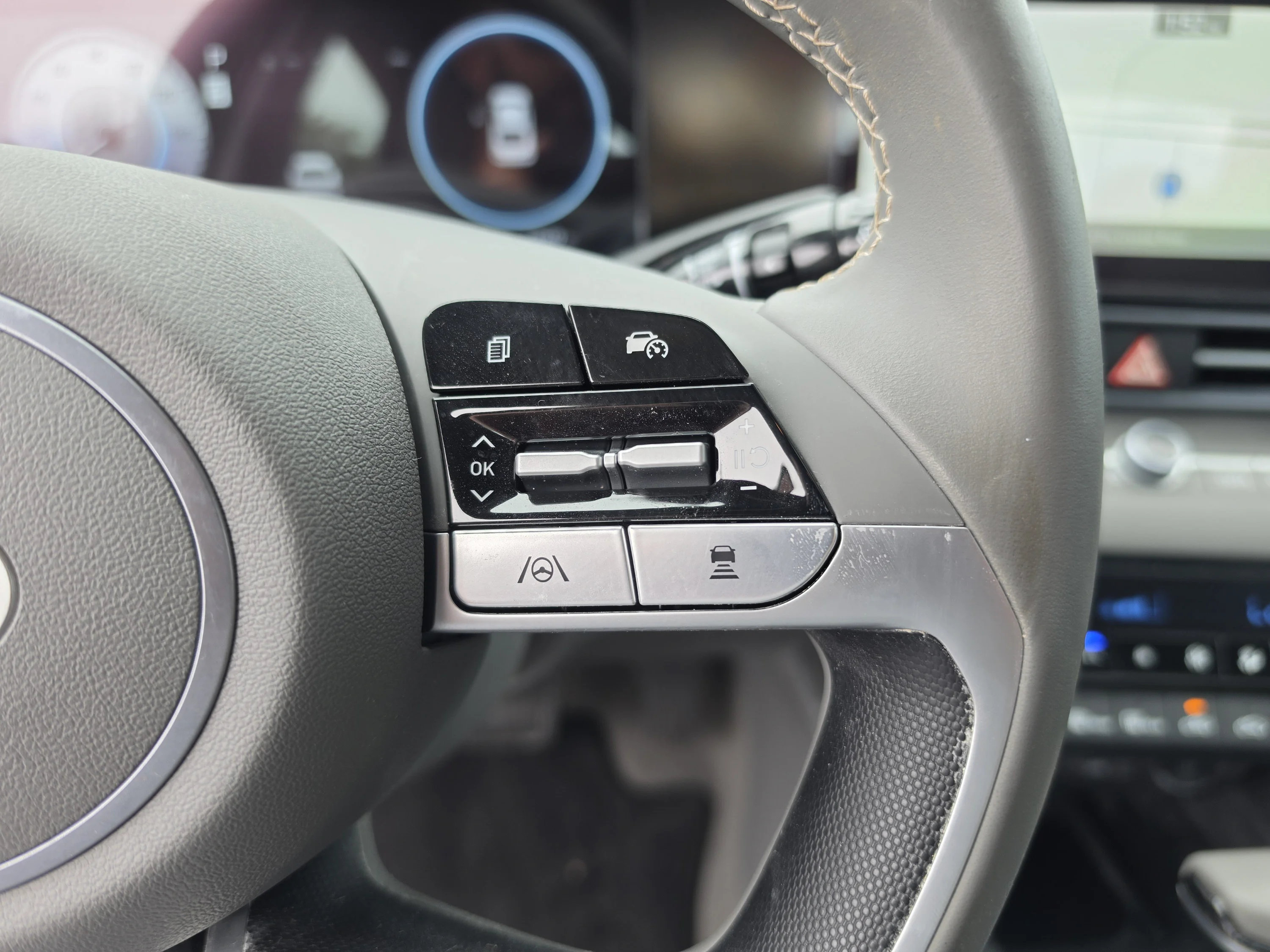 Used 2025 Amazon Gray Hyundai SEL Convenience image 33