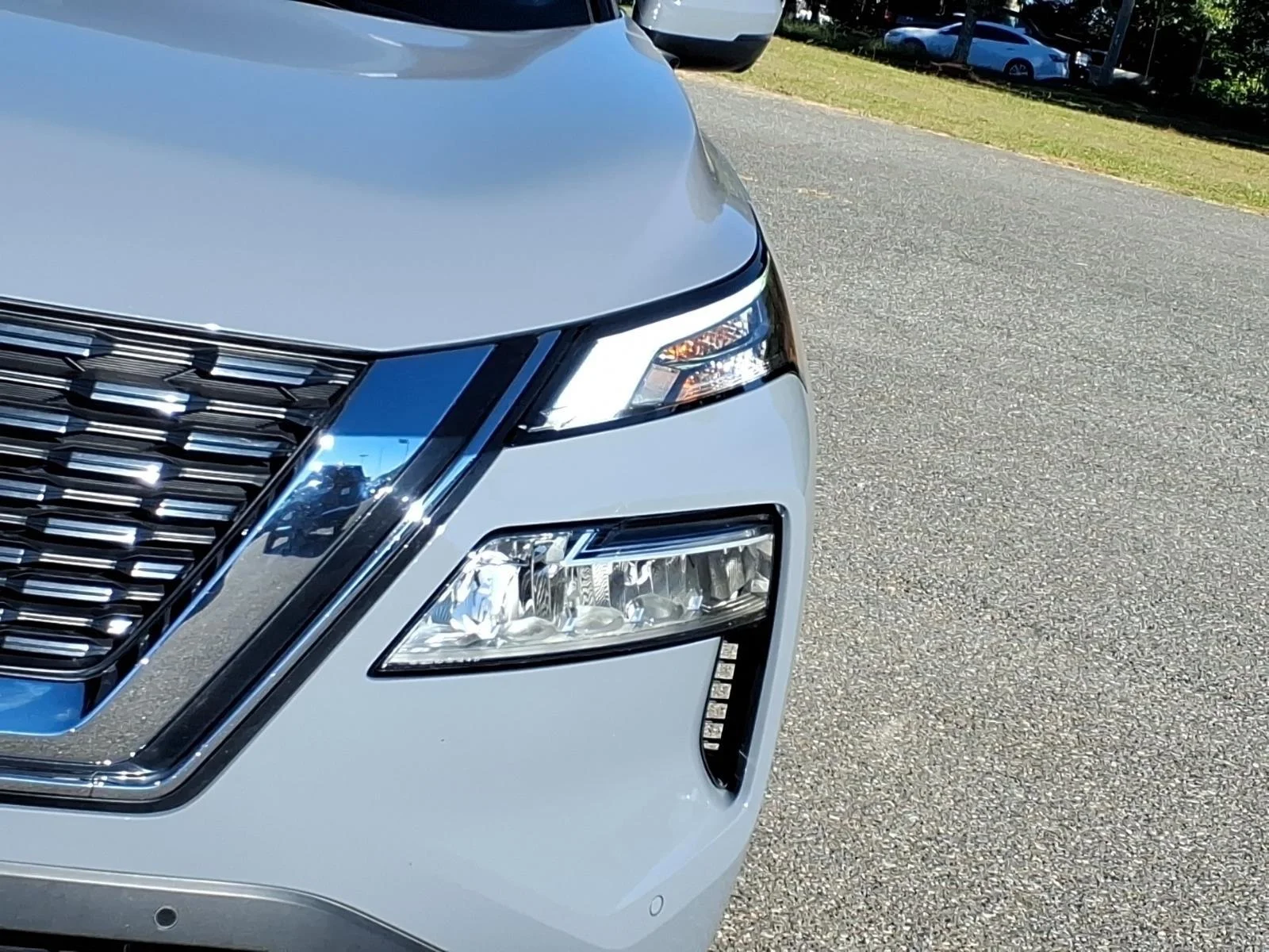 Used 2022 Boulder Gray Pearl Nissan SL image 18