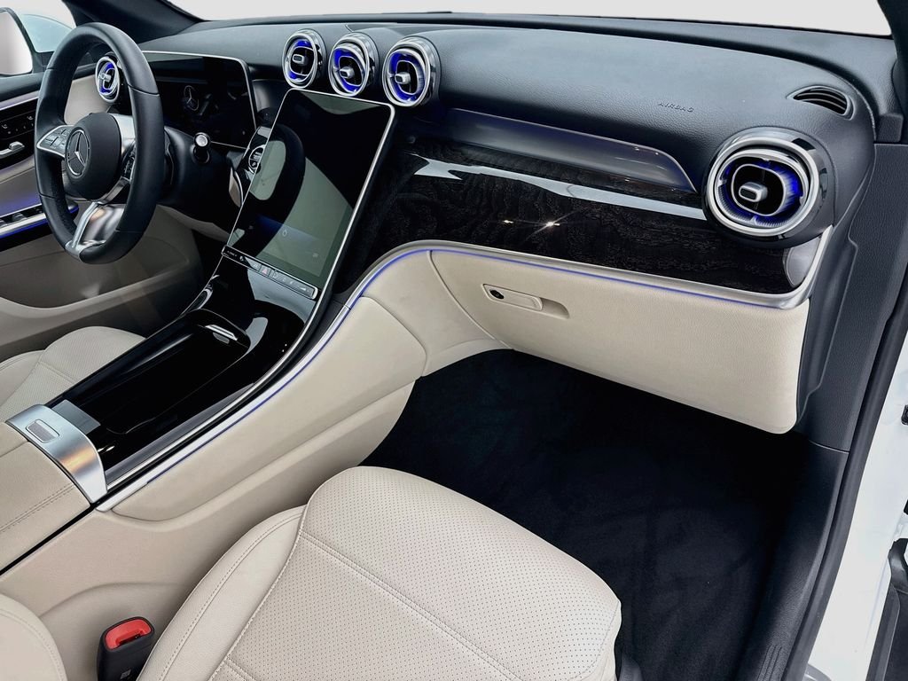 Used 2026 MANUFAKTUR Moonlight White Metallic Mercedes-Benz GLC 300 image 16