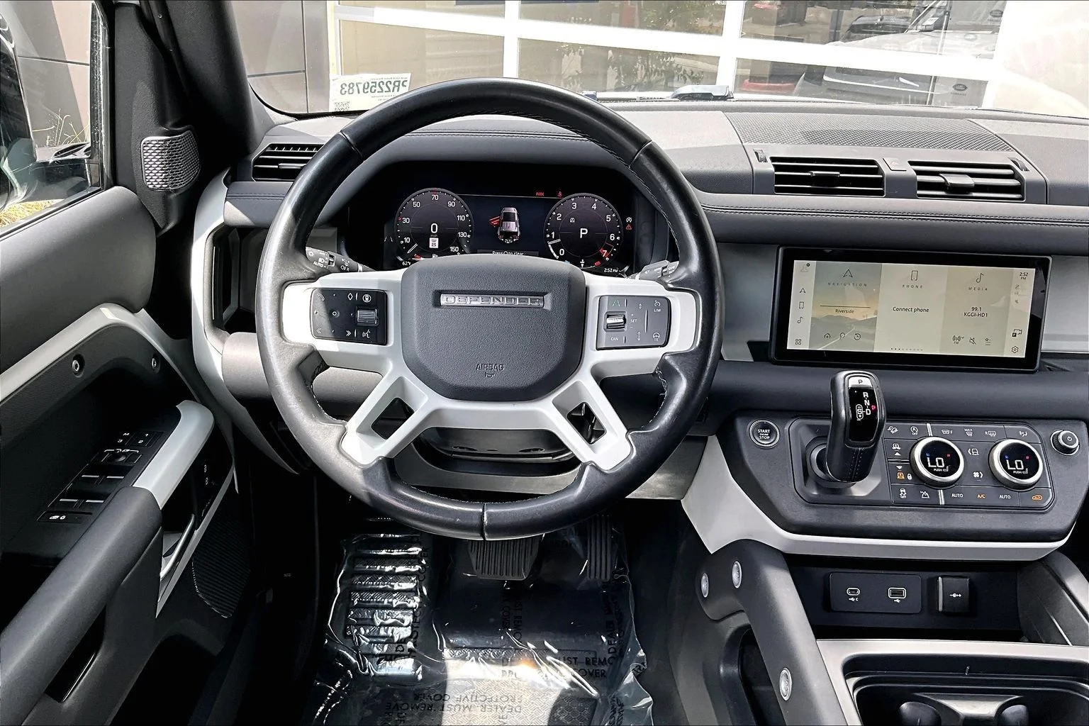 Used 2024 White Land Rover S image 5