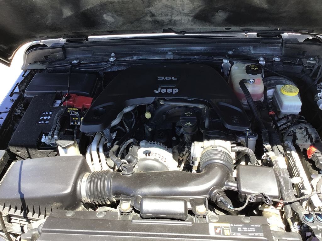 Used 2019 Gray Jeep Unlimited Sport image 37