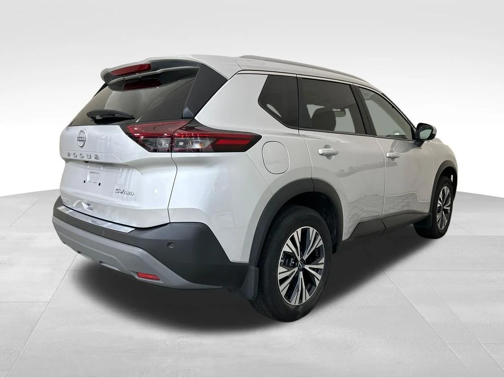 Used 2023 Silver Nissan SV image 5